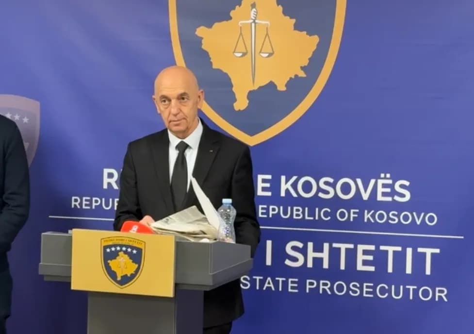 Besim Kelmendi konfirmon se Prokuroria Speciale e intervistoi si dëshmitar për masakrën e Reçakut, sulmon gazetarin Vehbi Kajtazi