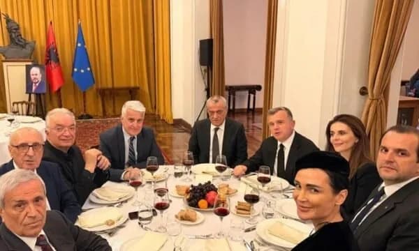 Dreka e lamtumirës për Fatos Nanon: Ukë Rugova, Xhavit Haliti, Vlora Çitaku bashkë me Ruçin, Majkon e Ballën