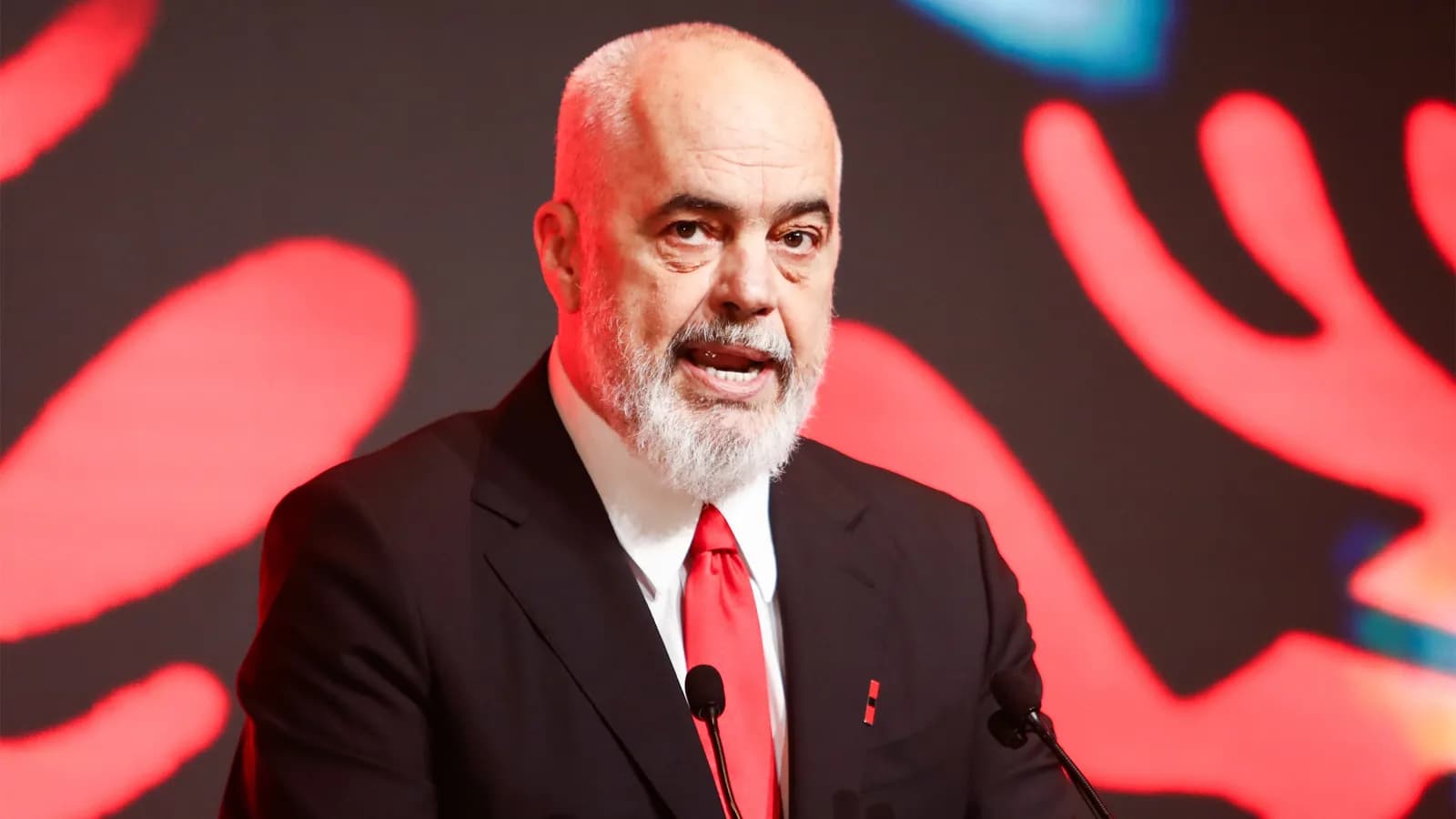 Edi Rama: Adem Jashari lindi në Ditën e Flamurit dhe u bë vetë flamur i sakrificës