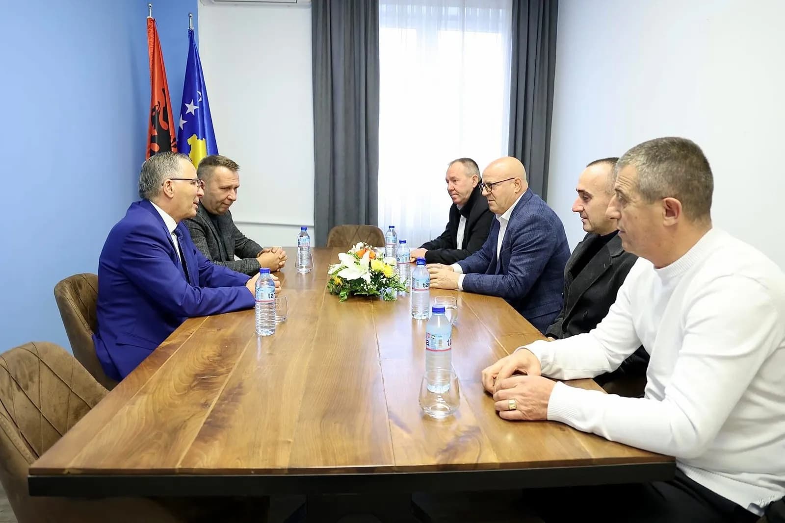 Hamza takohet me udhëheqësit e OVL-UÇK: Kosova duhet të mbështetet në vlerat e heronjve