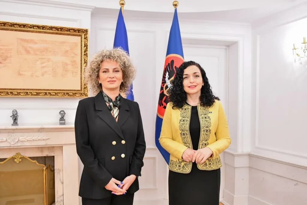 Kadaj-Bujupi i reagon deputetes Bajrami për gjuhën e përdorur ndaj presidentes Osmani