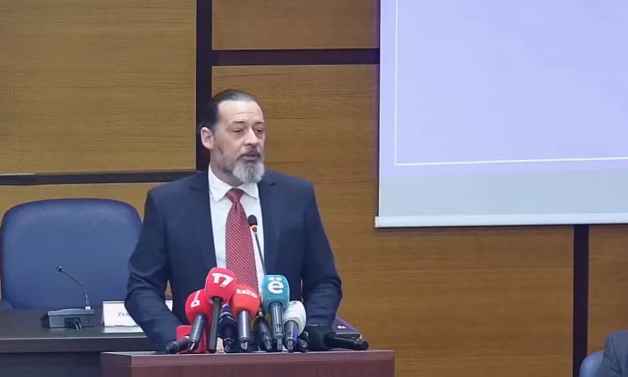 Mbledhja e Kuvendit Komunal, Sveçla-Ramës: I bankrotuar ke ardhë, i dështuar je treguar, me turp do të përfundosh