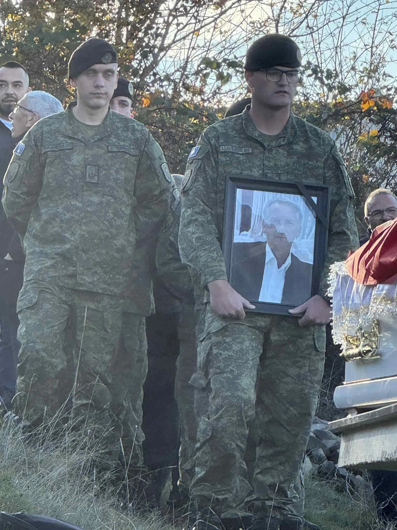 Me nderime ushtarake varroset veterani i UÇK-së, Mustafë Krasniqi