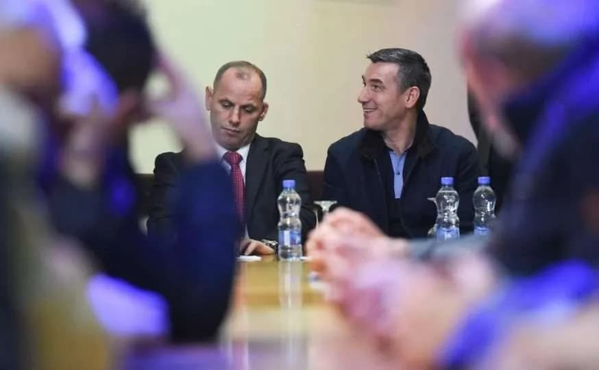 “Mu pati mbush mendja që ke lu mendsh”, Lladrovci tregon se çka i tha Kadri Veseli?