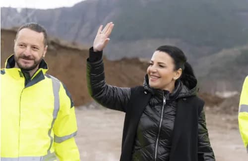“Në darkë o zemër” – zbardhen komunikimet mes Belinda Ballukut dhe Ervis Berberit