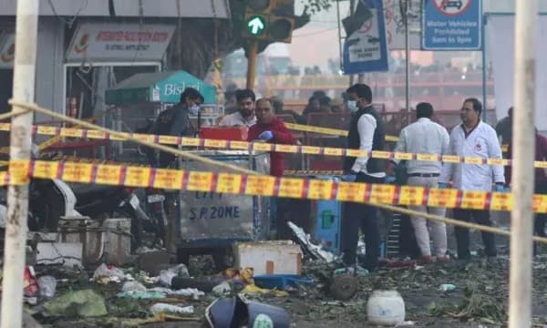 Një burrë arrestohet për sulmin vdekjeprurës me makinë-bombë në Delhi