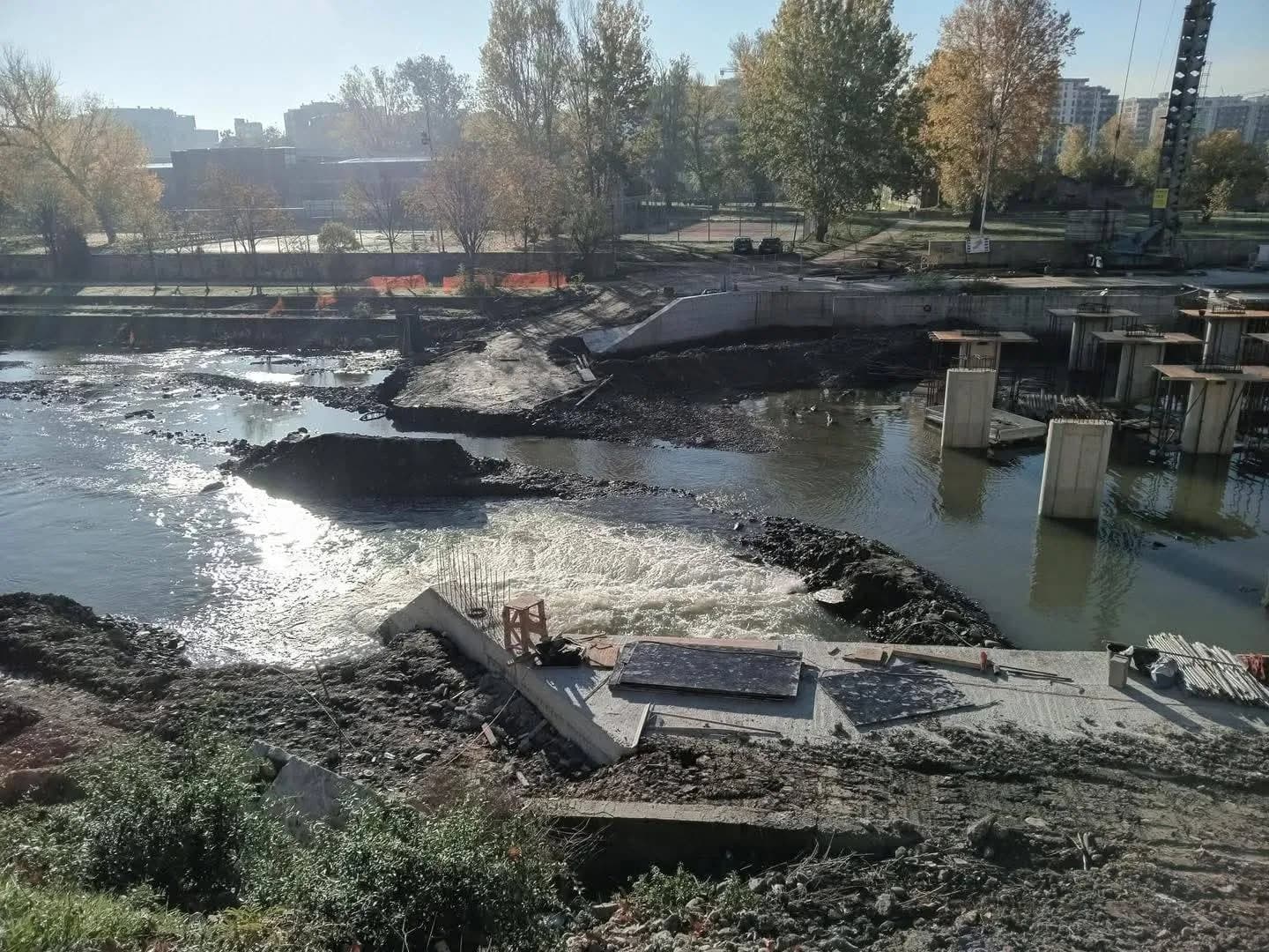 Pamje nga gjendja e vendpunishtes që u përfshi mbrëmë nga uji: Kjo është gjendja sot