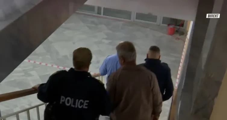 Policia në Prizren i çon në stacion dy komisionerë që u kapën