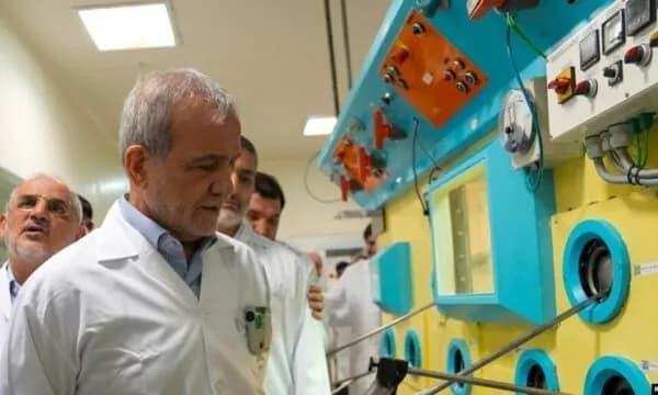Presidenti i Iranit thotë se Teherani do t’i rindërtojë objektet bërthamore
