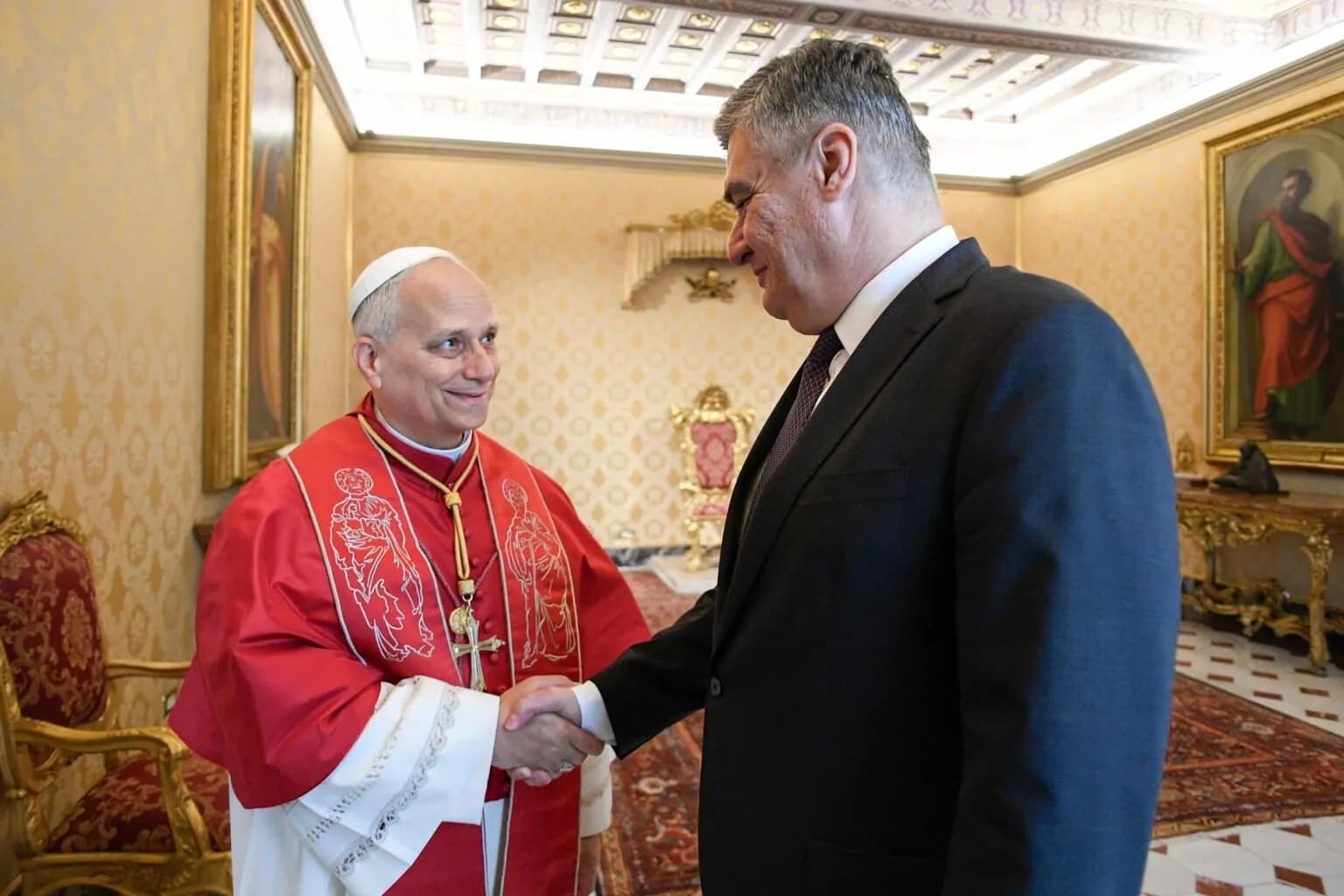 Presidenti kroat pas takimeve me Papën dhe Sekretarin e Vatikanit: Kudo që shkoj e kërkoj njohjen e Kosovës