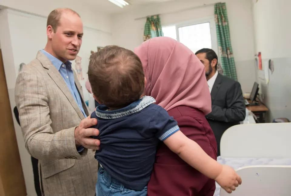 Princi William viziton fëmijët palestinezë që po trajtohen në Mbretërinë e Bashkuar