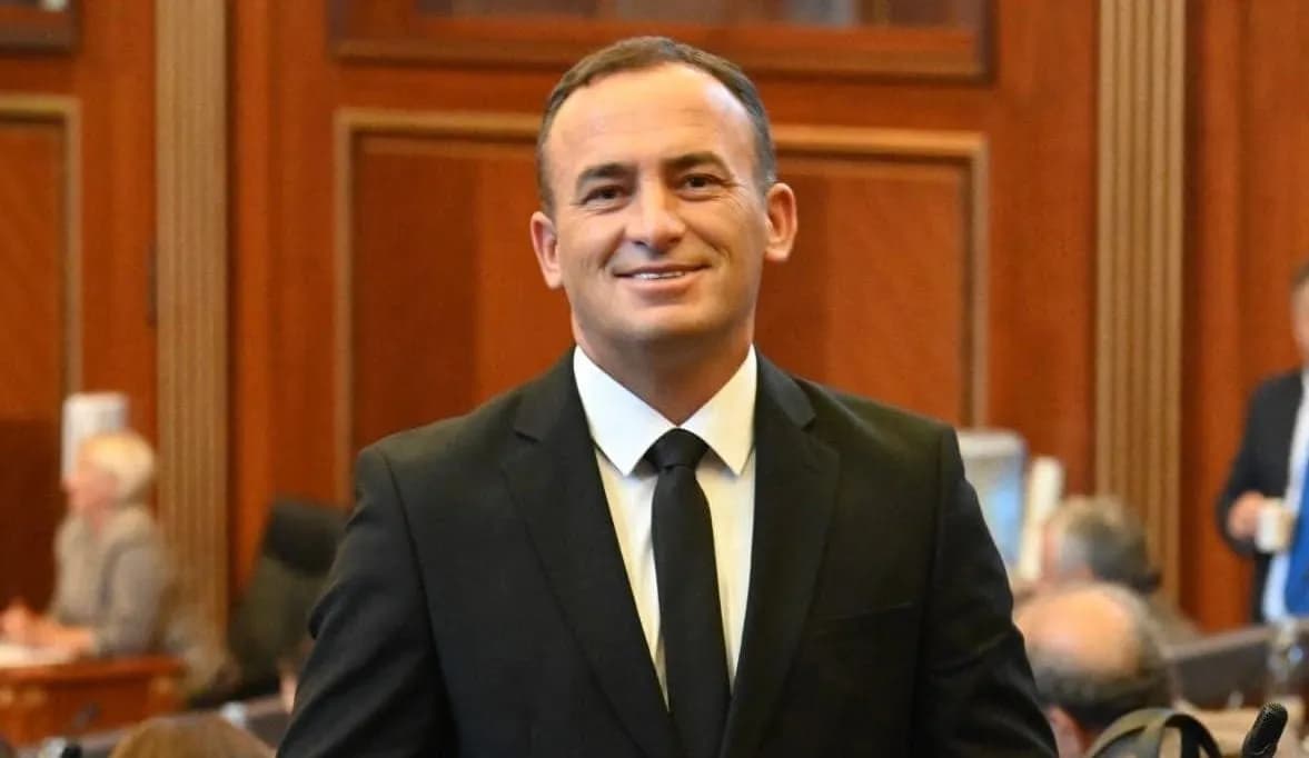 Raportohet se është djegur restoranti i deputetit të VV-së, Halil Thaçi