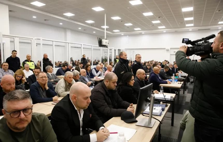 Të akuzuarit për zjarrin tragjik në Koçan, që la 63 të vdekur, dalin para gjyqit