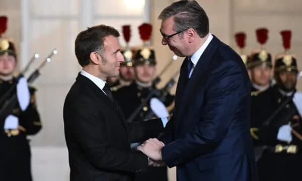 Vuçiq pritet në Pallatin Elysee nga Presidenti Macron, flet për partneritet strategjik Serbi-Francë
