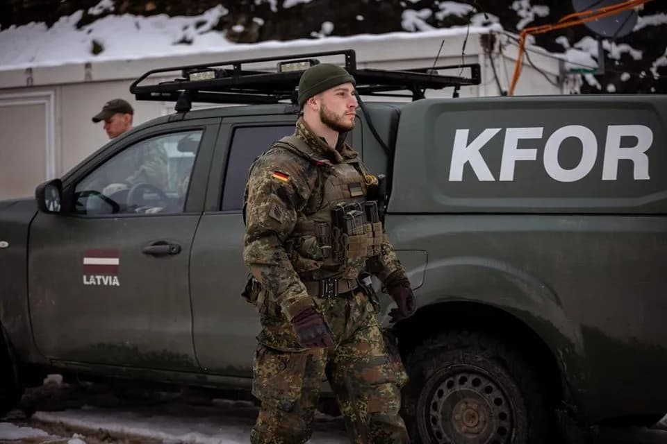 Zhvillimet në kufirin Kosovë – Serbi, KFOR: “Po kryhen hetime, të mos ketë veprime që rrisin tensione”