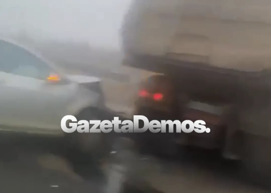 Aksident mes një kamioni dhe një veture në rrugën Dollc-Klinë