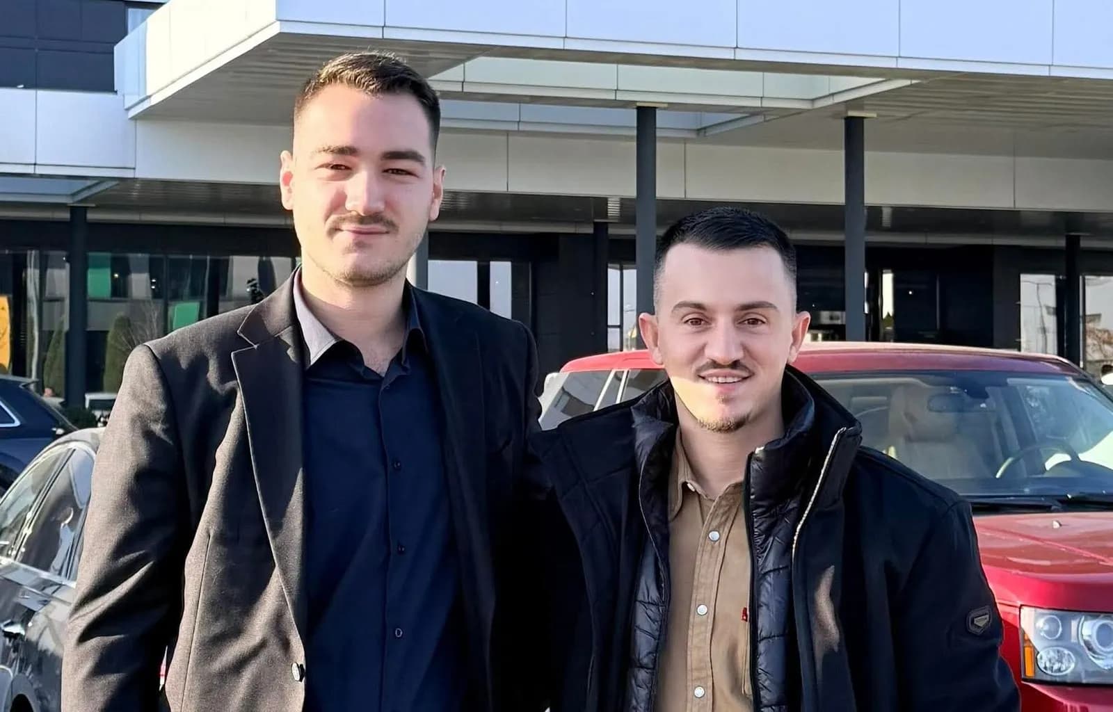 Arian Imeri dhe Klestor Veseli së bashku në tubimin me veteranët e UÇK-së: “Të lindur nga lufta për liri, të bashkuar në krenarinë për baballarët tanë”