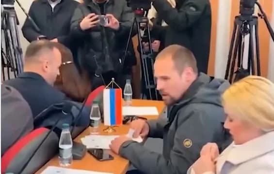 Asamblisti serb i reagon burrit të Presidentes: Përpara e kisha flamurin serb, ma lejon ligji dhe kushtetuta