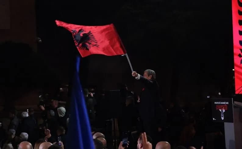 Berisha: Të lirohen menjëherë protestuesit, mes të arrestuarve edhe dy kosovarë që kishin ardhur si turistë