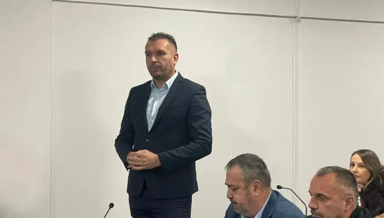 Betohet kryetari i Zubin Potokut Millosh Peroviq: Do të krijoj kushte për jetë të sigurt dhe të qetë