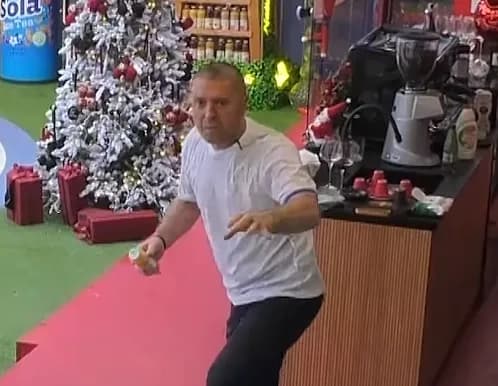 “Burrë me pelena”, “mxhitor”, “të rrahën dasmorët” – eskalon debati mes Labit dhe Kushtrimit