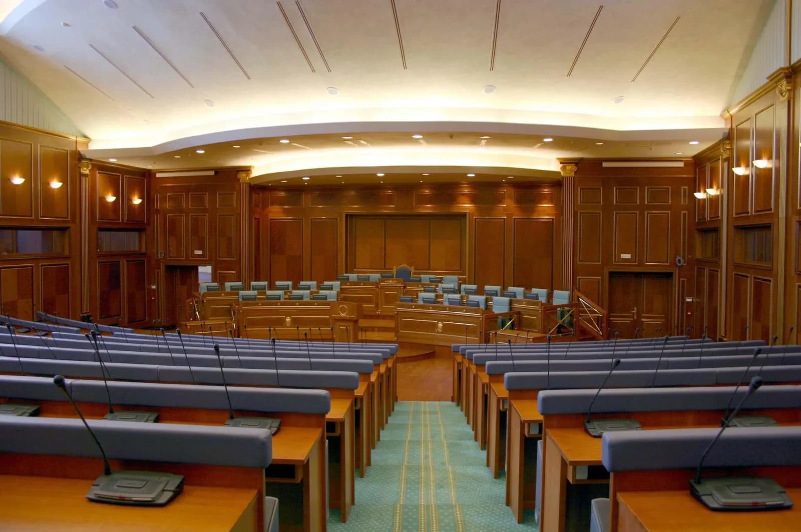 DnV: Dominojnë moshat e mesme në kandidaturat për Kuvendin e Kosovës