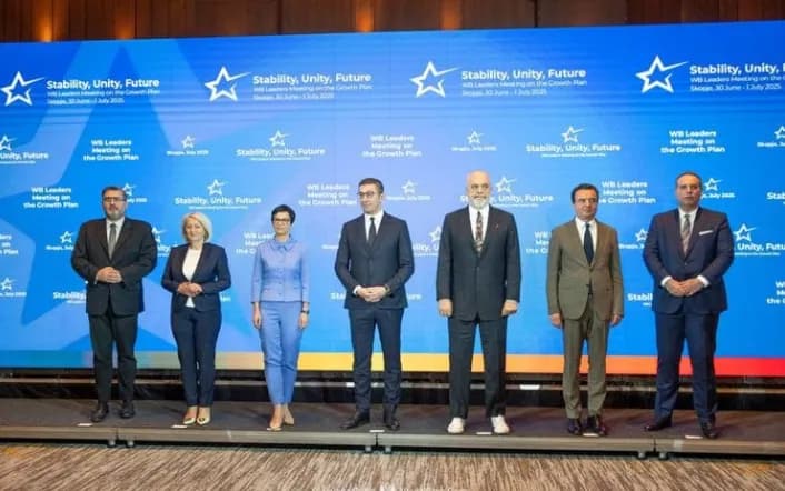 DW: Ballkani Perëndimor ende në pikë kritike, Serbia shihet si pengesë për anëtarësimin e Kosovës në BE