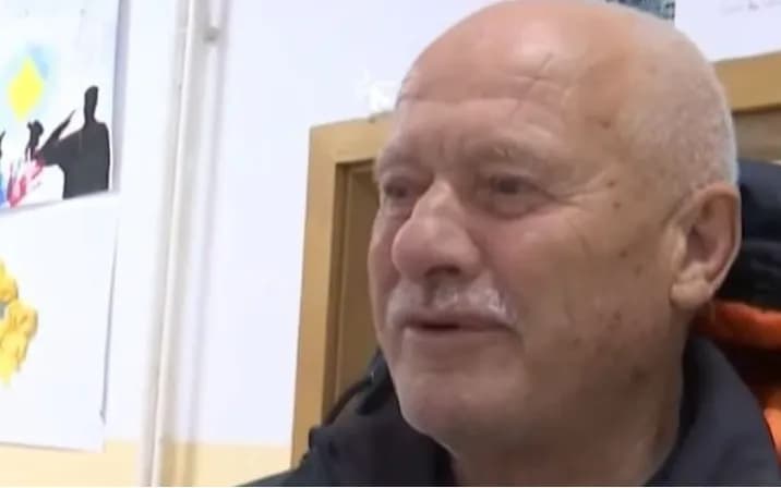 “E kreva obligimin ndaj perenisë, tash erdha me votu”: Nga xhamia, qytetari i Podujevës shkon në qendër të votimit