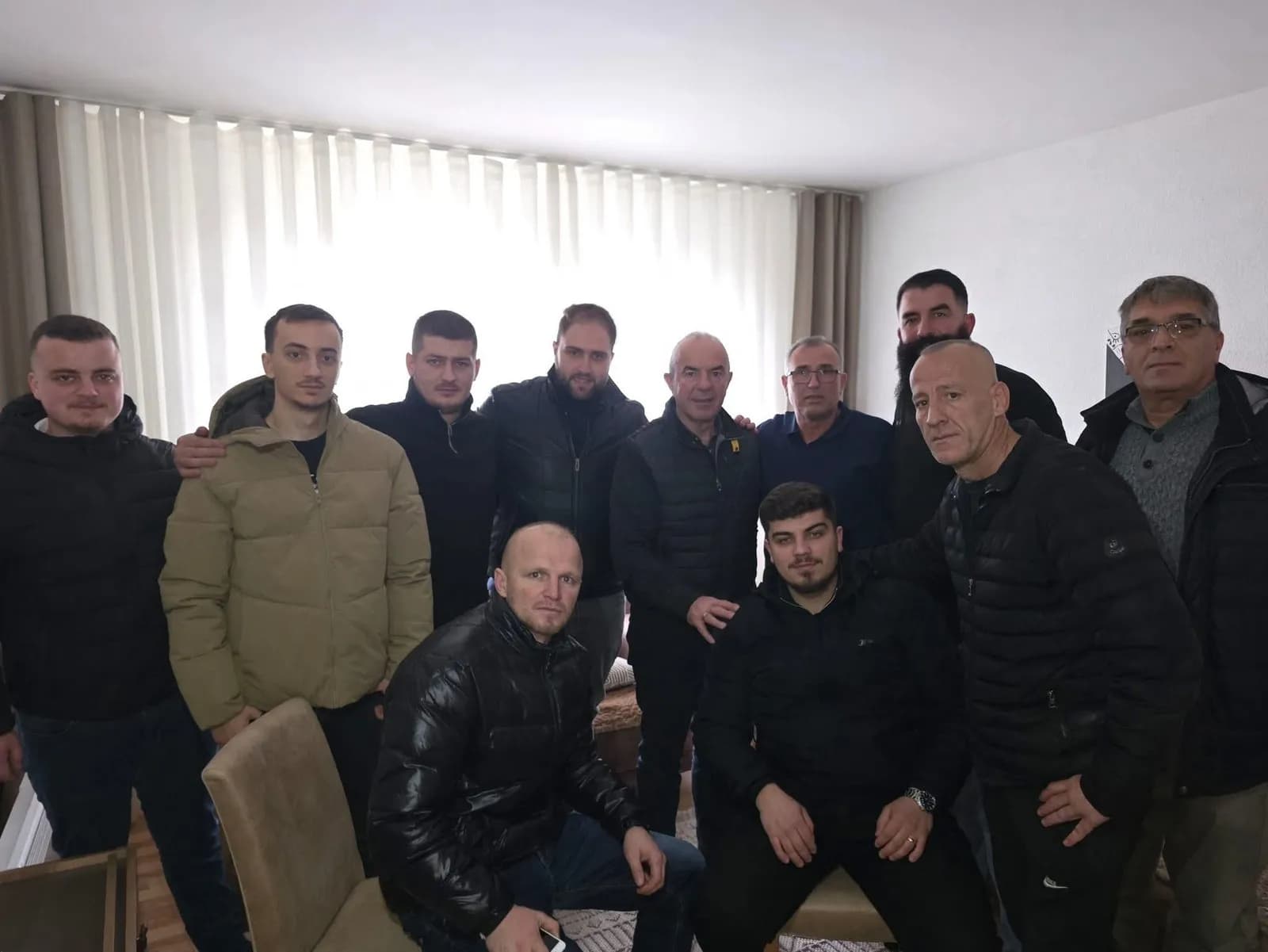 Geci i PDK-së mirëpritet në Prizren, familja Goçaj ia konfirmon mbështetjen: Bashkë, përpara