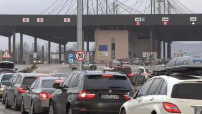 Gjendja në pikat kufitare: 50 minuta pritje për të hyrë në Kosovë nga Jarinja, deri në 15 nga Merdarja