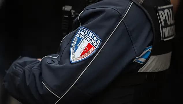 Goditi me thikë tri gra në Paris, policia franceze kap 20 vjeçarin