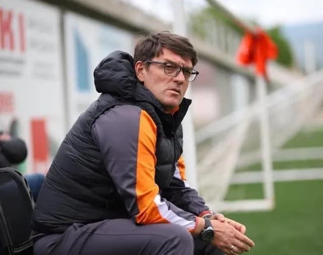 Ismet Munishi në listë për t’u bërë trajner i klubit në Superligë?!