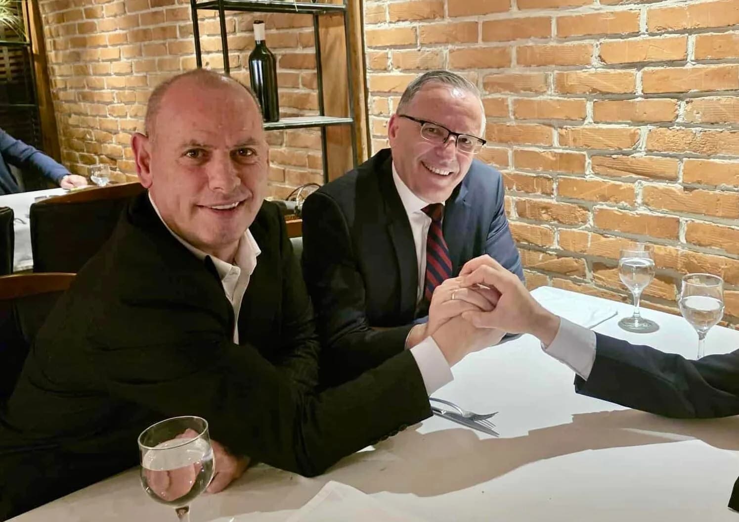 “Keqbërës me libreza partie”, Lladrovci godet “disa” në PDK dhe i del krah Hamzës