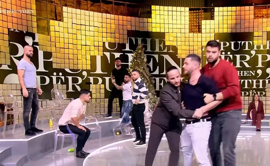 Kërset grushti në një emision shqiptar, pezullohen dy konkurrentët