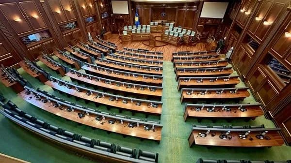 Kush është katërshja e AAK-së që po lufton për një ulëse në Kuvend?