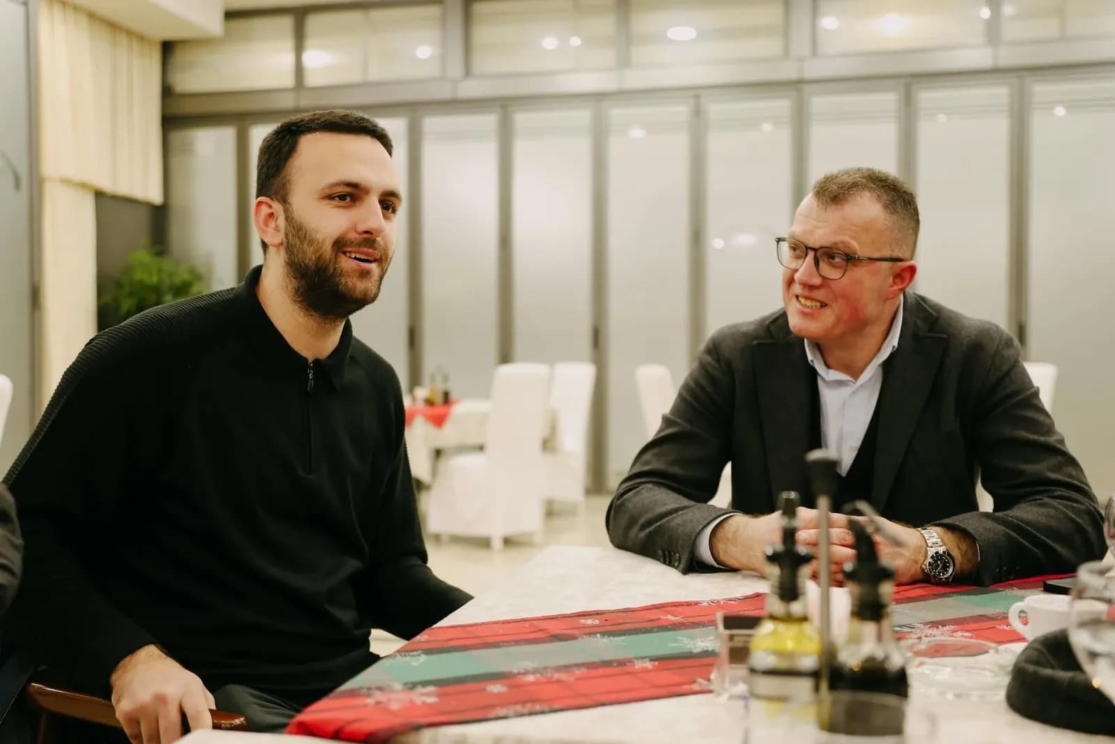Muriqi takohet me djalin e Jakup Krasniqit: Çlirimtarët i duhen vendit