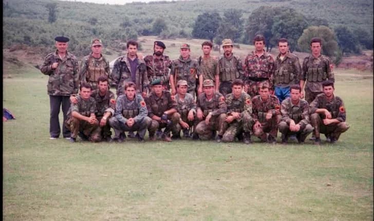 PDK përkujton 27-vjetorin e rënies së Mujë Krasniqit dhe 40 dëshmorëve të tjerë të UÇK-së