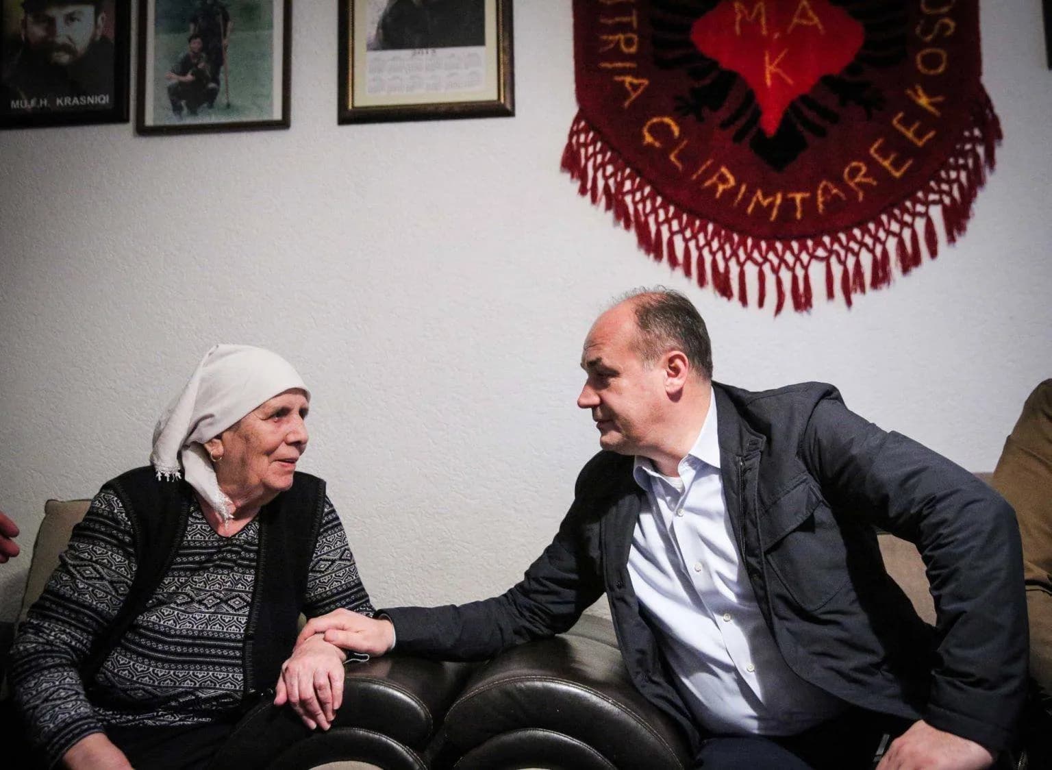 Përvjetori i rënies së Mujë Krasniqit dhe bashkëluftëtarëve, Hoxhaj: Heroizmi i buronte nga atdhedashuria e trashëguar
