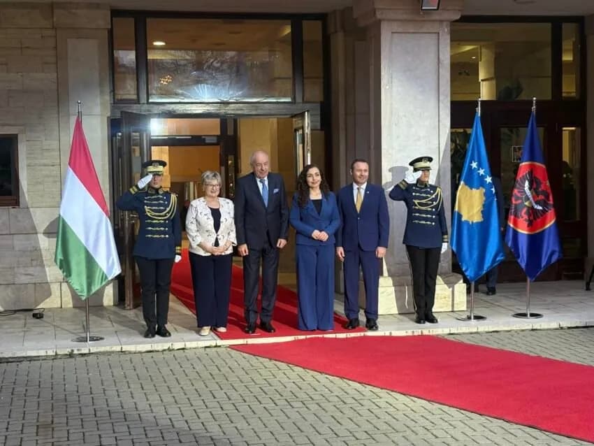 Presidentja Osmani priti homologun hungarez, Tamás Sulyok