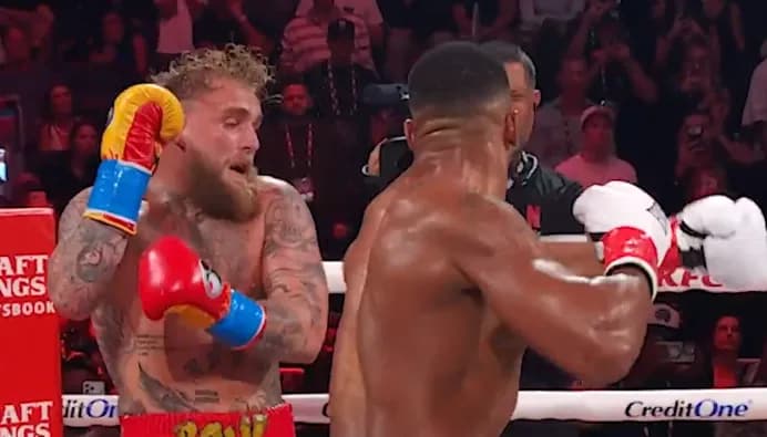 Publikohen pamje tmerri për Jake Paulin: Momenti kur e nokauton Joshua