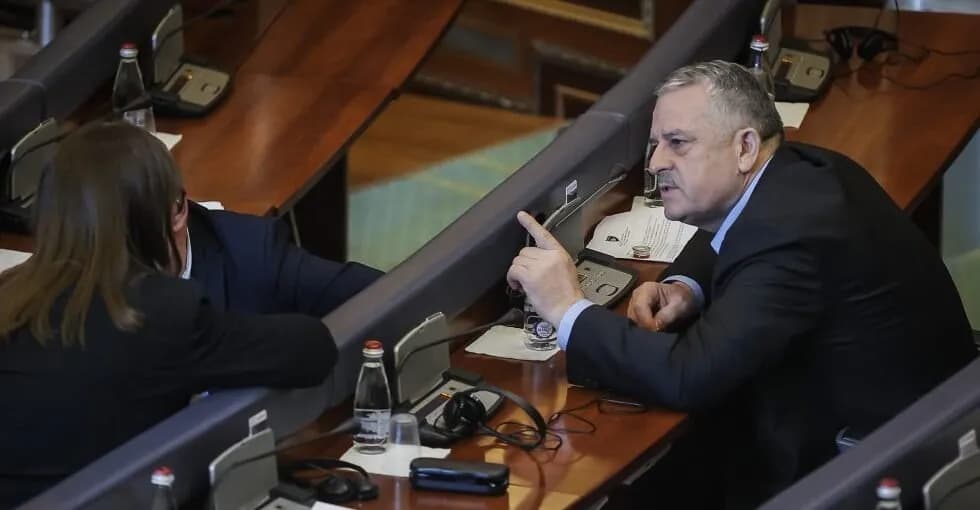 Raportohet se Agim Veliut nuk po i lejohet të hyjë në garën për deputet