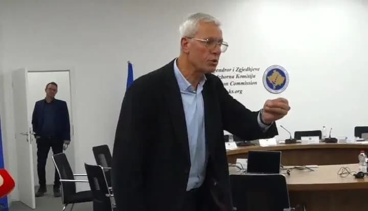 Sami Kurteshi kapet me gazetarët në mbledhjen e KQZ-së: Largoni këta, po bëjnë shpifje