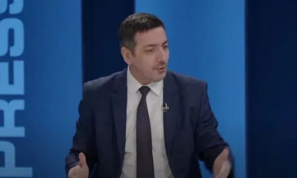 Syla: Nesër me u vesh mirë, me u la, me dalë me votu – mos t’ia lajmë njerëzve që janë turistë për 12 ditë me zgjedhë kryeministrin