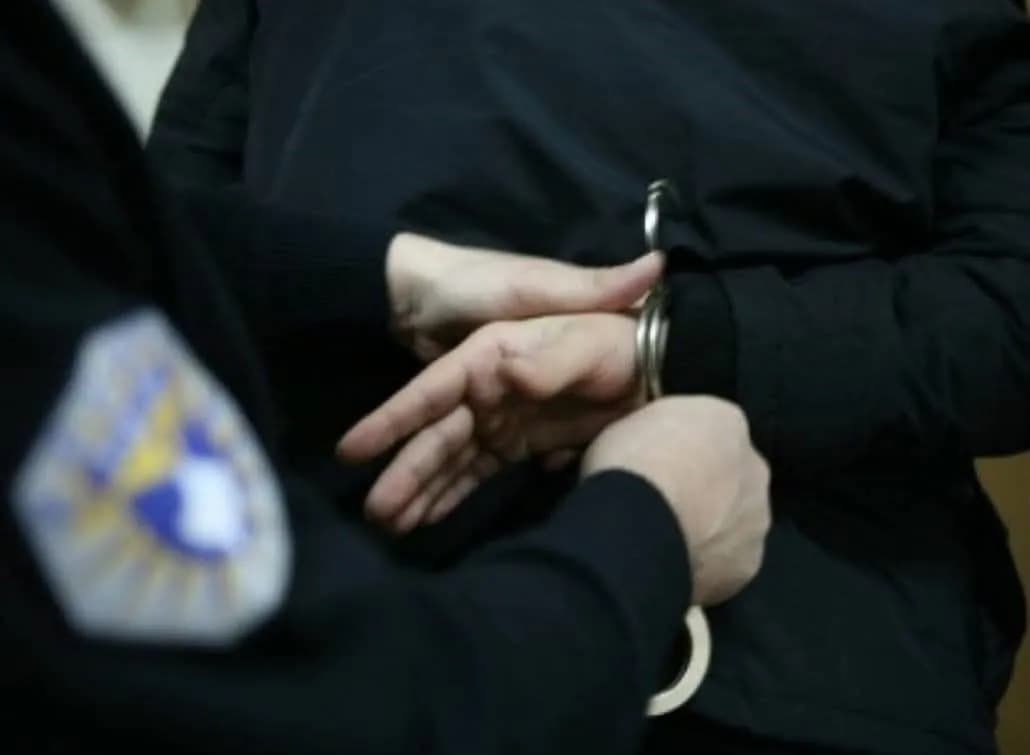 Të shtëna me armë në Prishtinë- arrestohen pesë persona, sekuestrohen dy armë zjarri