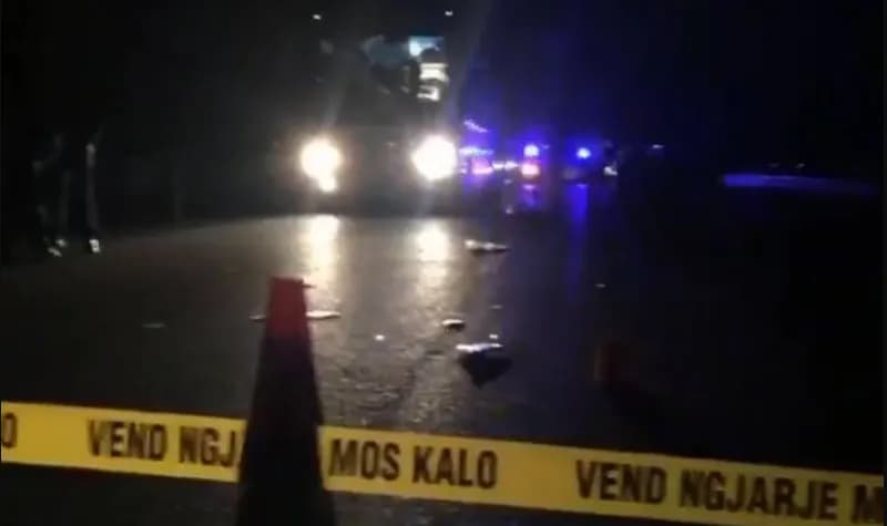 VIDEO/ Vetaksident në Istog të Poshtëm, një veturë përplaset fort në një objekt