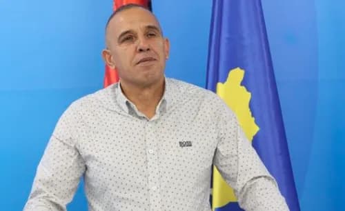 Zeqiri: E prita kryetarin e ri për t’ia dorëzuar detyrën që nga mëngjesi, mosardhja e tij sinjal i keq për raportet ndër-etnike
