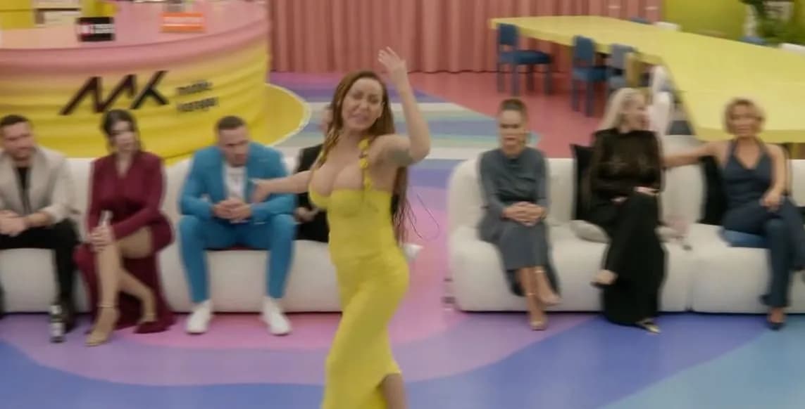 “Eca në shtëpi, boll mo”, Fjolla e përlotur në dhomën e rrëfimeve (VIDEO)