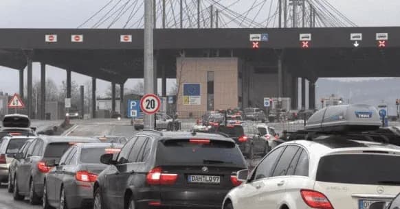 Gjendja në pikat kufitare për të dalë nga Kosova, pritjet këtë mëngjes shkojnë deri në 20 minuta