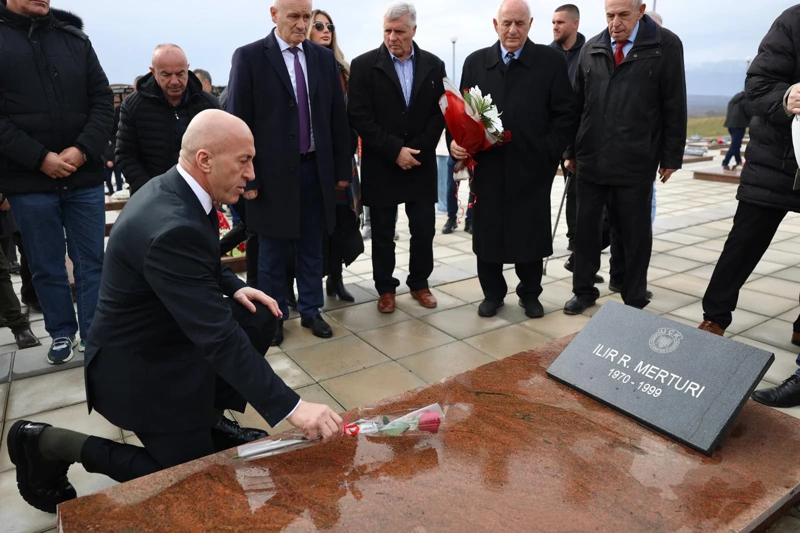 Haradinaj bën homazhe në Rogovë: Vazhduam luftën për ta jetësuar amanetin e trimave