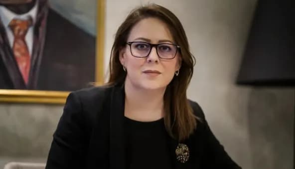Hykmete Bajrami jep dorëheqje nga pozita e nënkryetares së LDK-së, kërkon edhe dorëheqjen e Abdixhikut